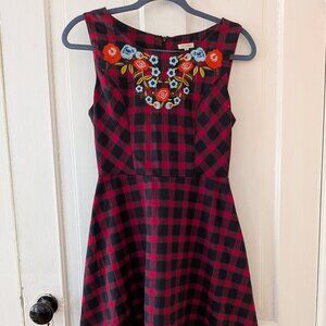 Modcloth (En Creme) Embroidered Christmas dress Red/Black size small